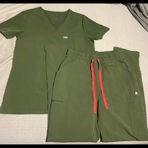 Figs dark olive scrub set in size small